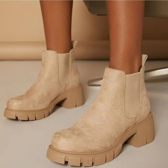 BRAND NEW MADDEN NYC WOMEN'S CHELSEA CHUNKY HEEL SUEDE BOOTIE - Picture 1 of 14